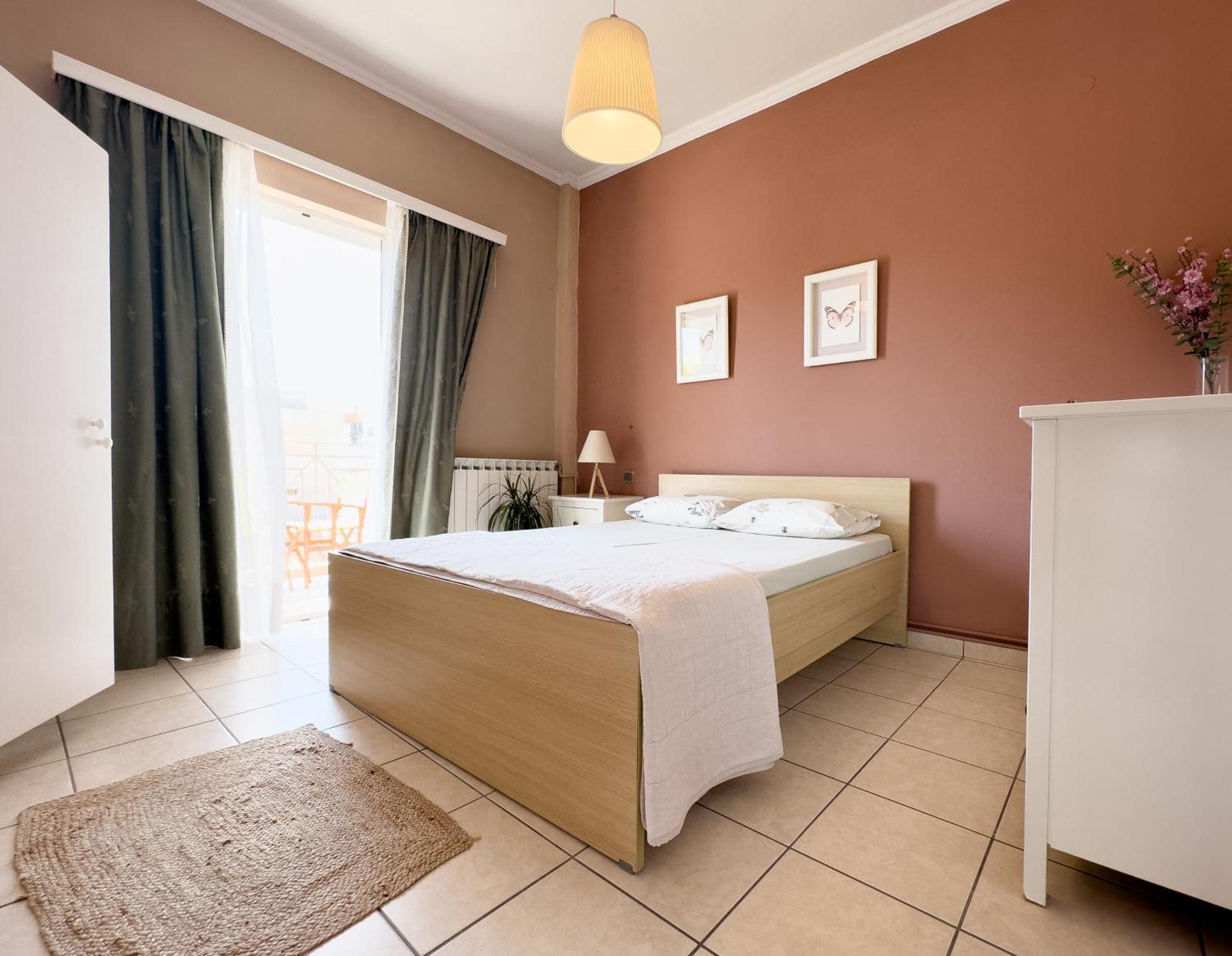 Spacious & Bright Flat With Balcony Lávrio Kültér fotó