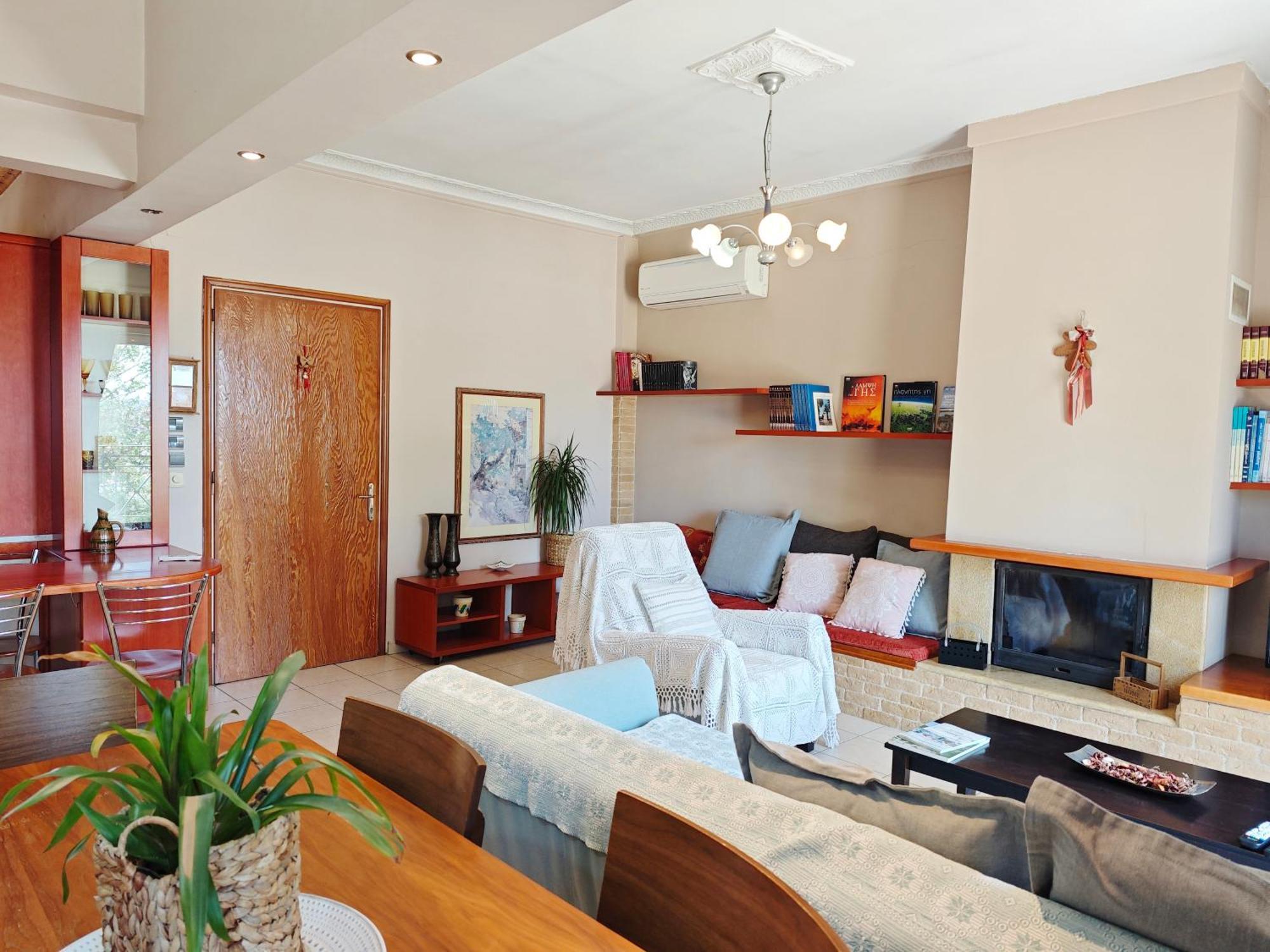 Spacious & Bright Flat With Balcony Lávrio Kültér fotó
